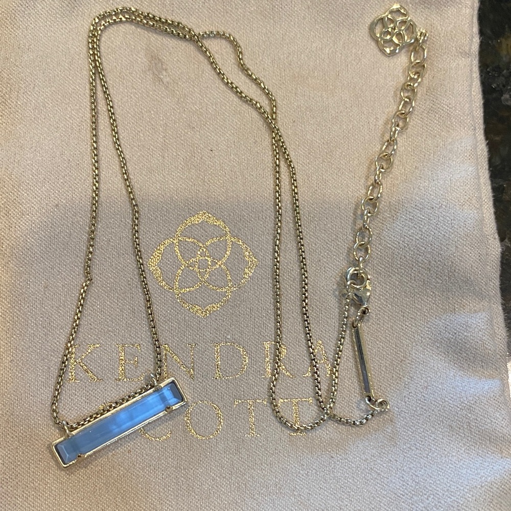 KENDRA SCOTT LEANOR BAR PENDANT NECKLACE BLUE GOLD